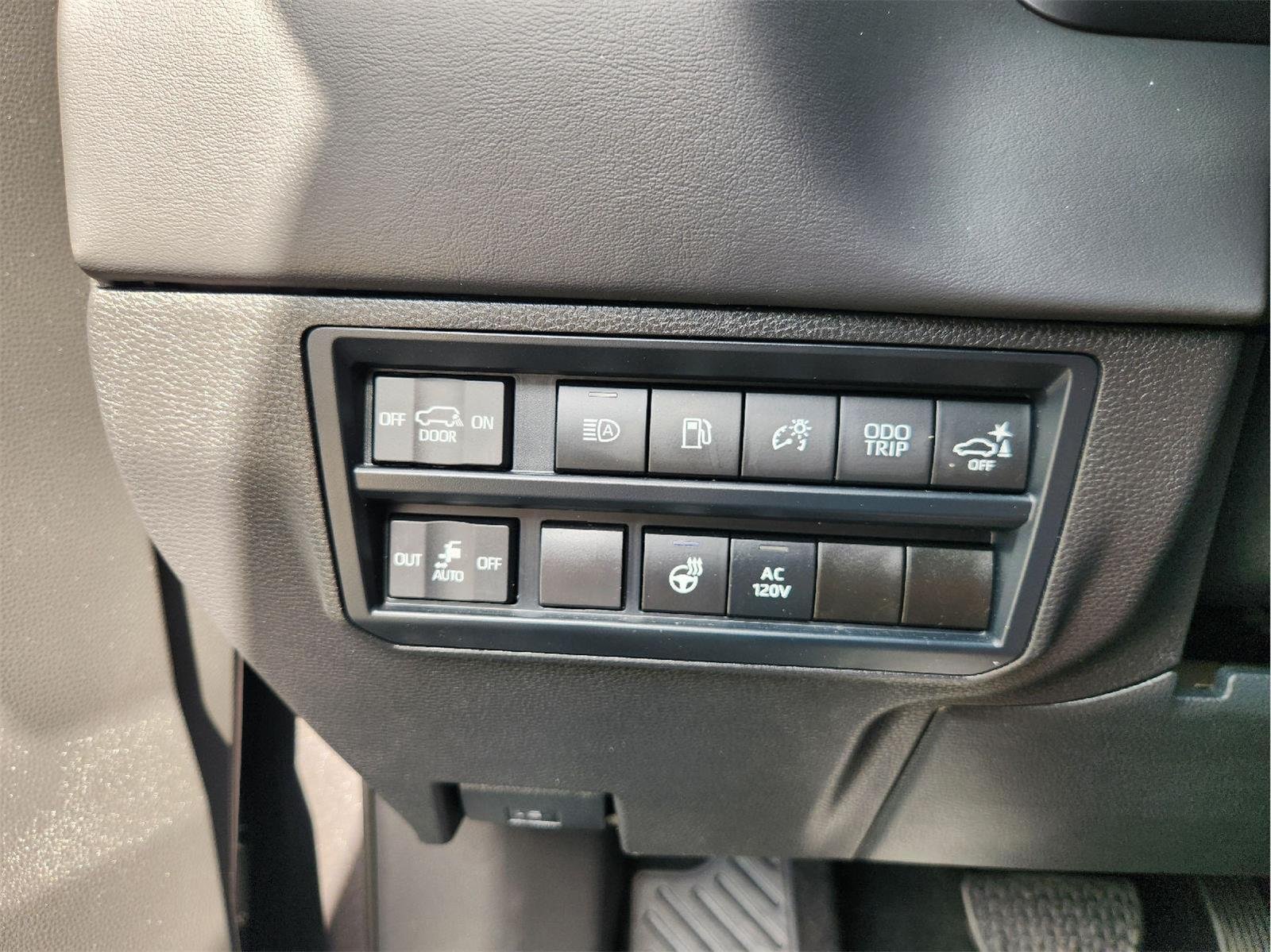 2024 Toyota Sequoia photo 21 of 33