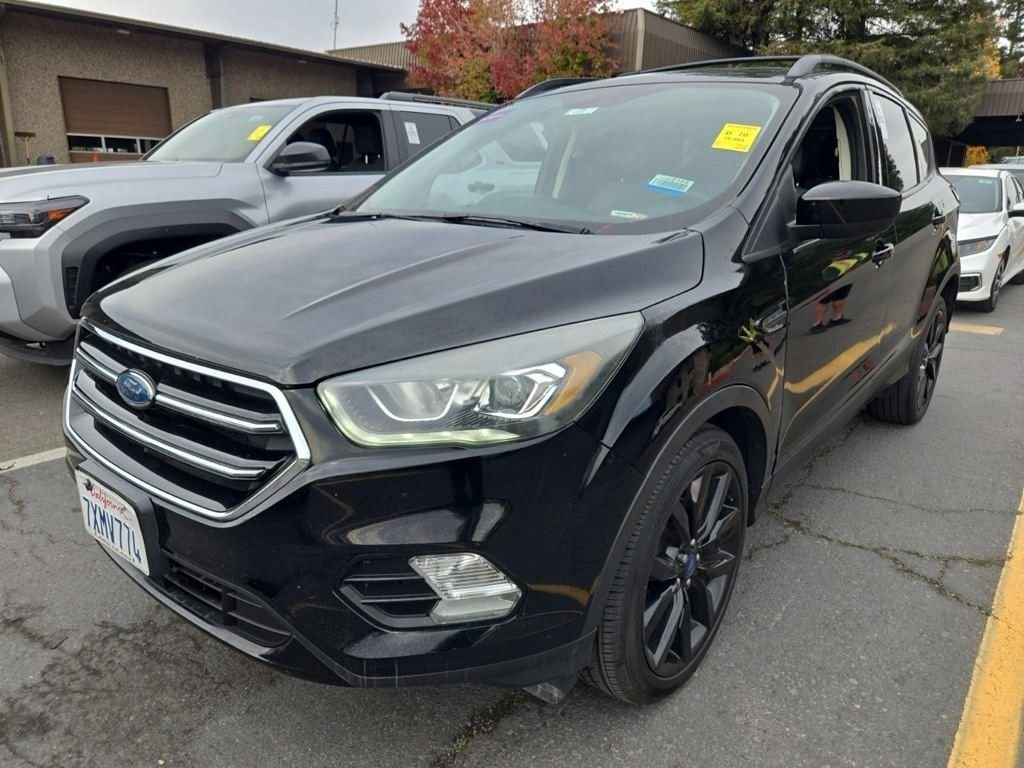 Used 2017 Ford Escape SE with VIN 1FMCU0GD0HUD42851 for sale in Cedar Rapids, IA