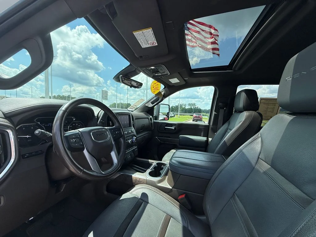 Used 2023 White GMC Denali image 20