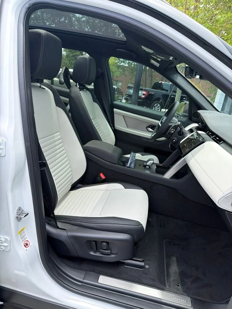 Used 2026  Land Rover Landmark image 7