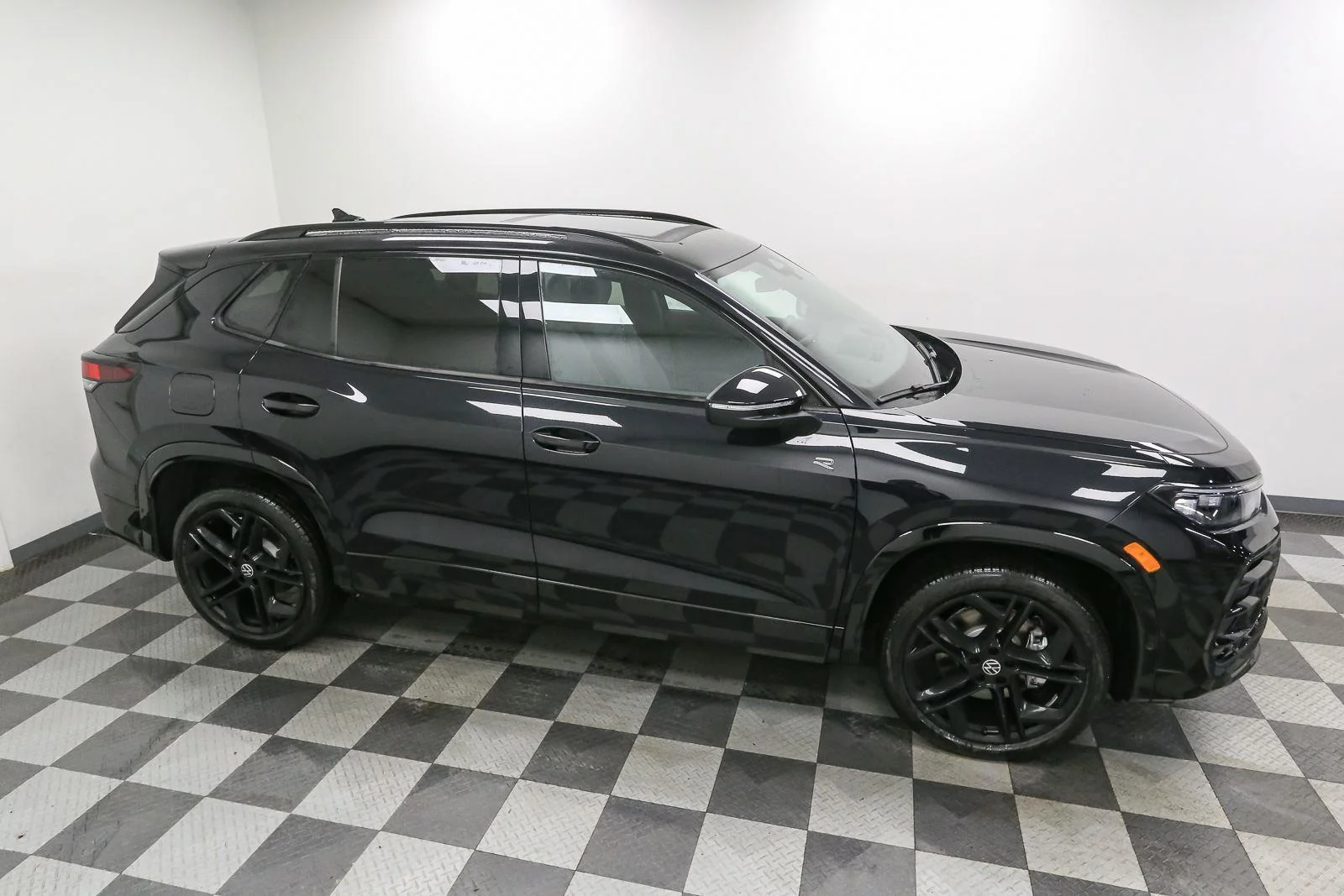New 2026 Deep Black Pearl Volkswagen SE R-Line Black image 5