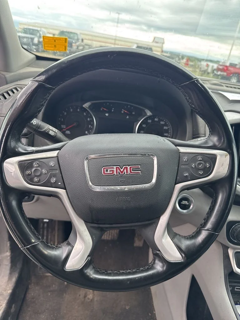 Used 2023 White GMC SLT image 12