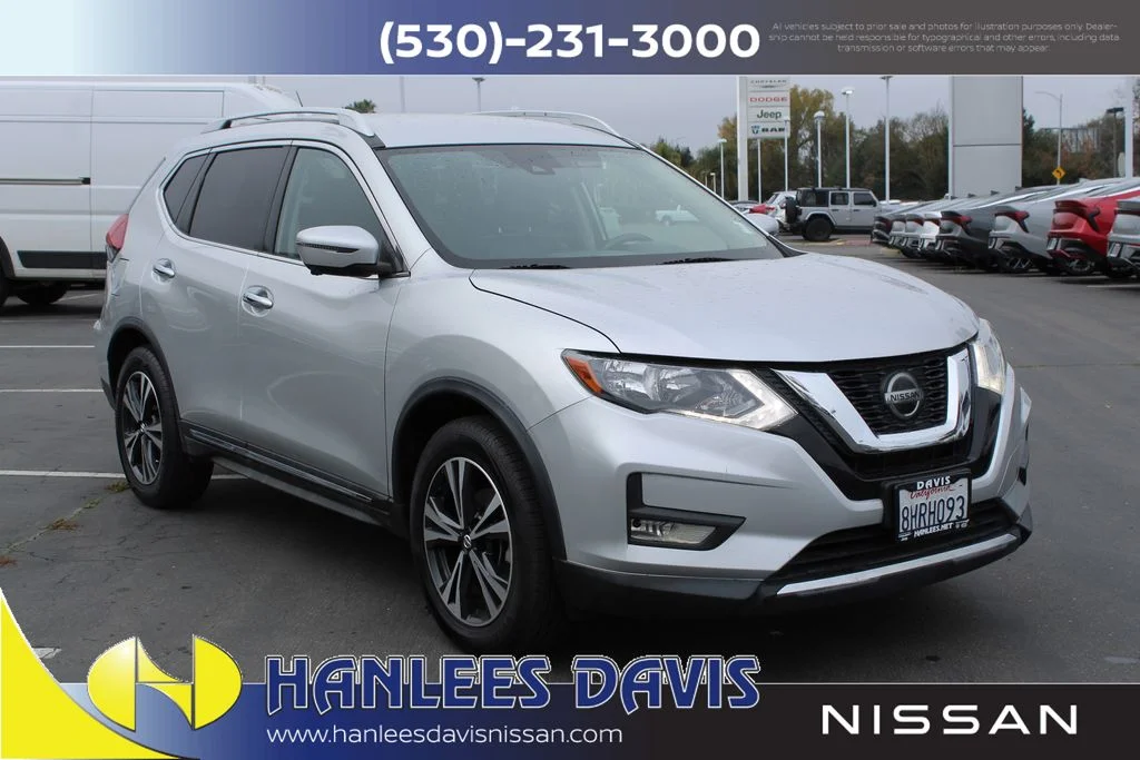 Used 2018 Silver Nissan SL image 5