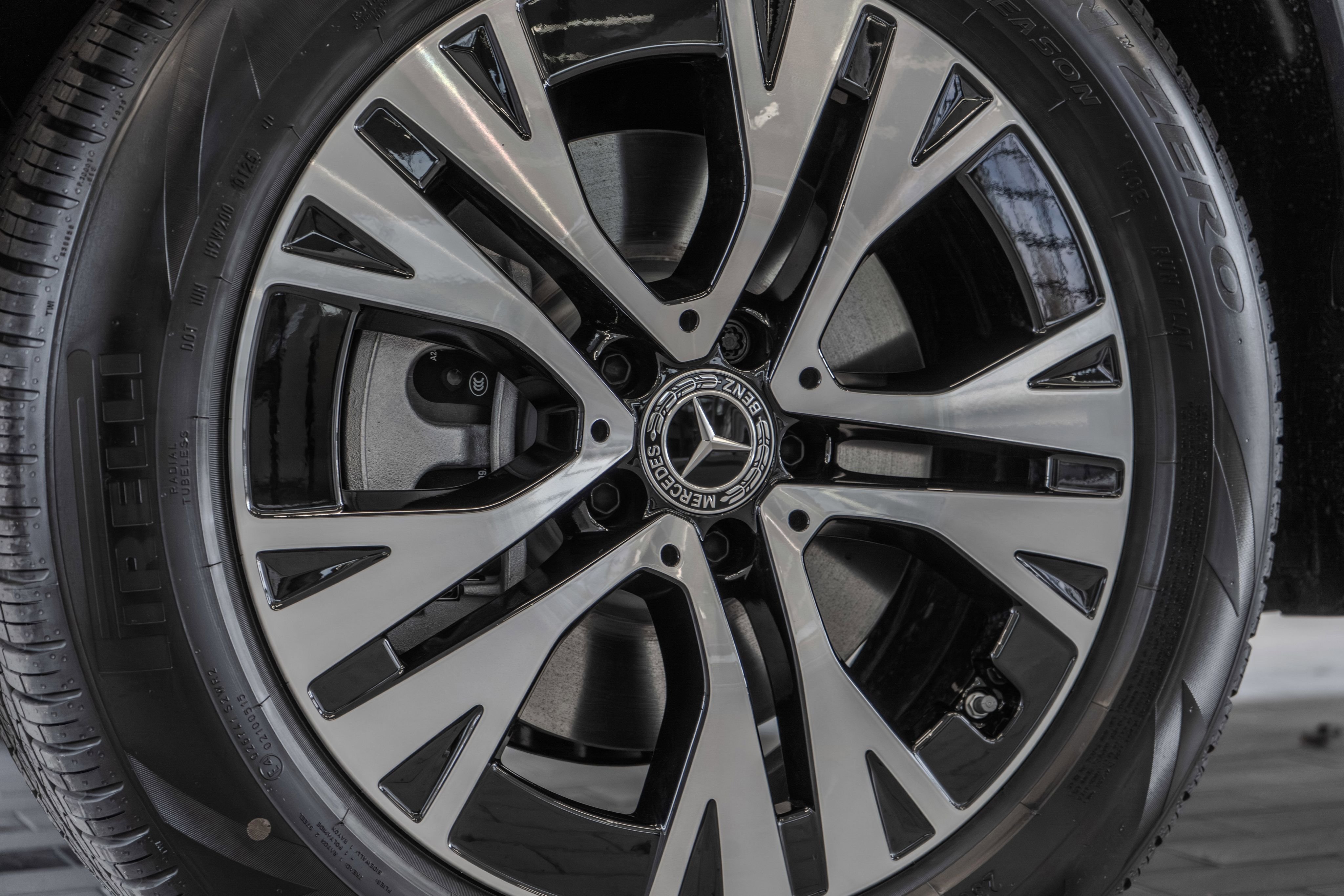 New 2026 Night Black Mercedes-Benz GLB 250 image 31