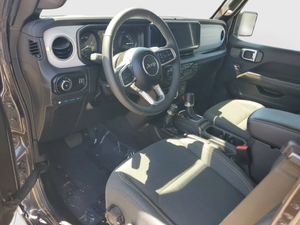 Used 2025 Gray Jeep Sahara 4xe image 12