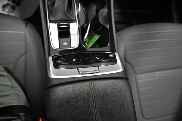 Used 2023 White Hyundai SEL image 19