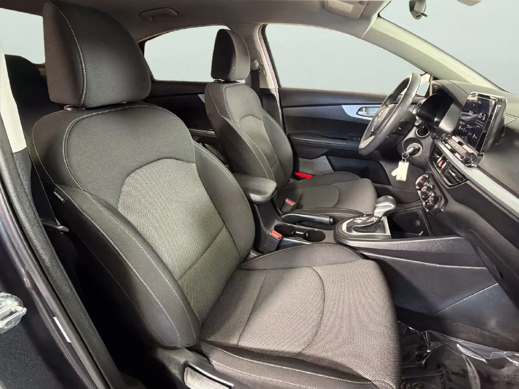Used 2024  Kia LXS image 34