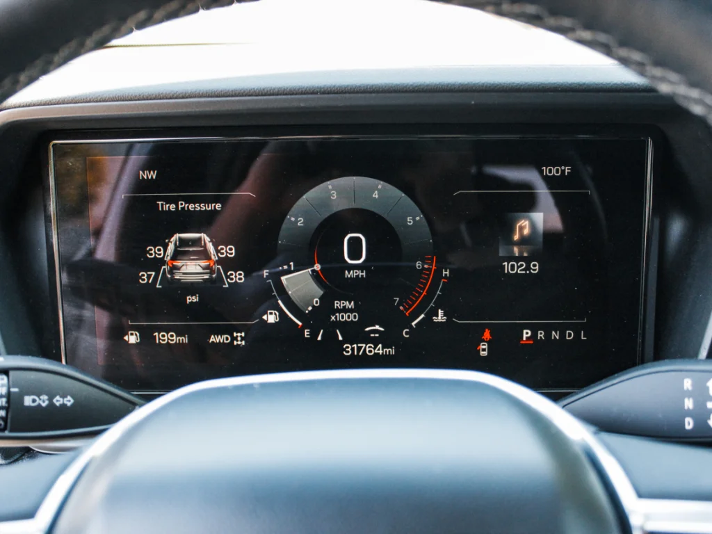 Used 2025  GMC AWD Elevation image 15