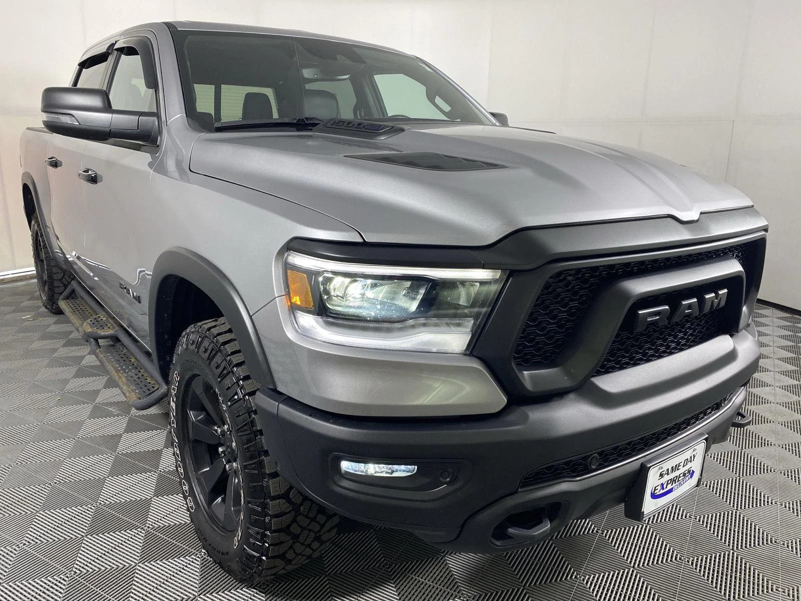 Used 2024 Billet Silver Metallic Clearcoat Ram Rebel image 19