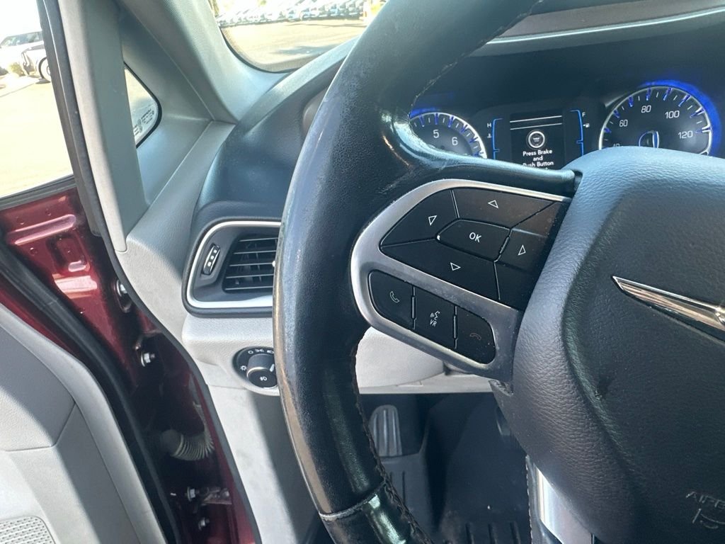 Used 2019 Red Chrysler Touring L image 11