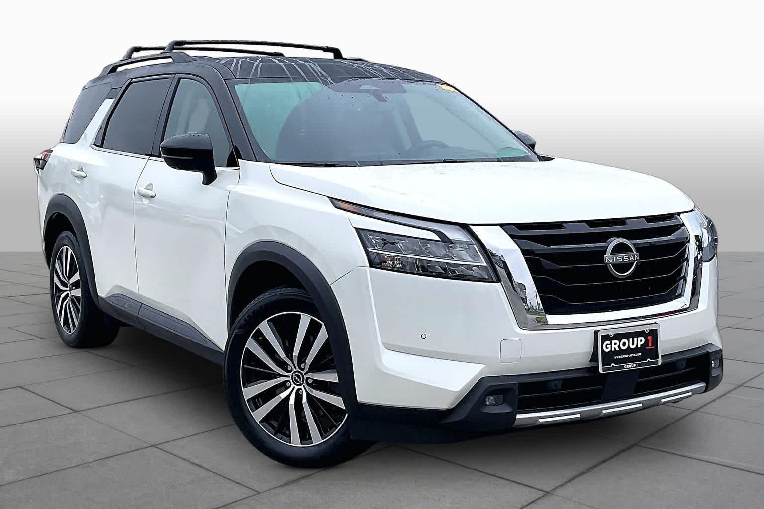Used 2023 Super Black Nissan Platinum image 3