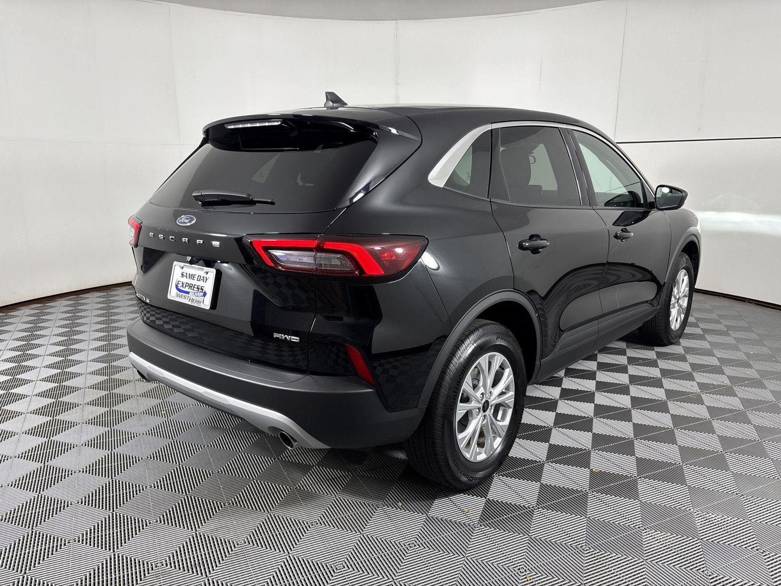 Used 2024 Agate Black Ford Active image 20
