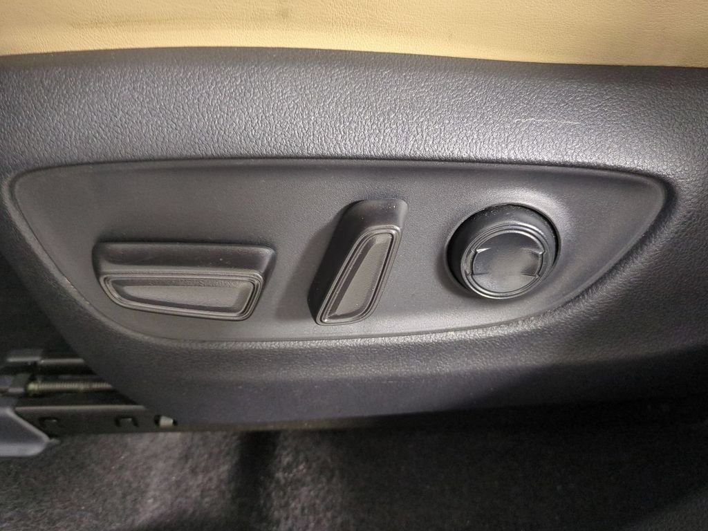 2022 Toyota RAV4 Limited - Photo 23