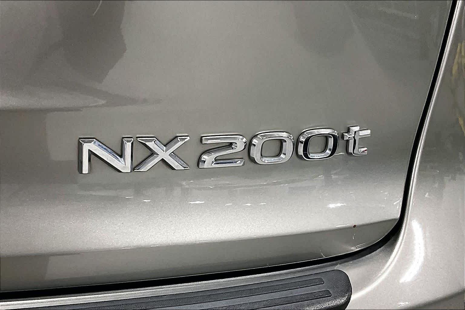 Used 2015 Atomic Silver Lexus  image 30