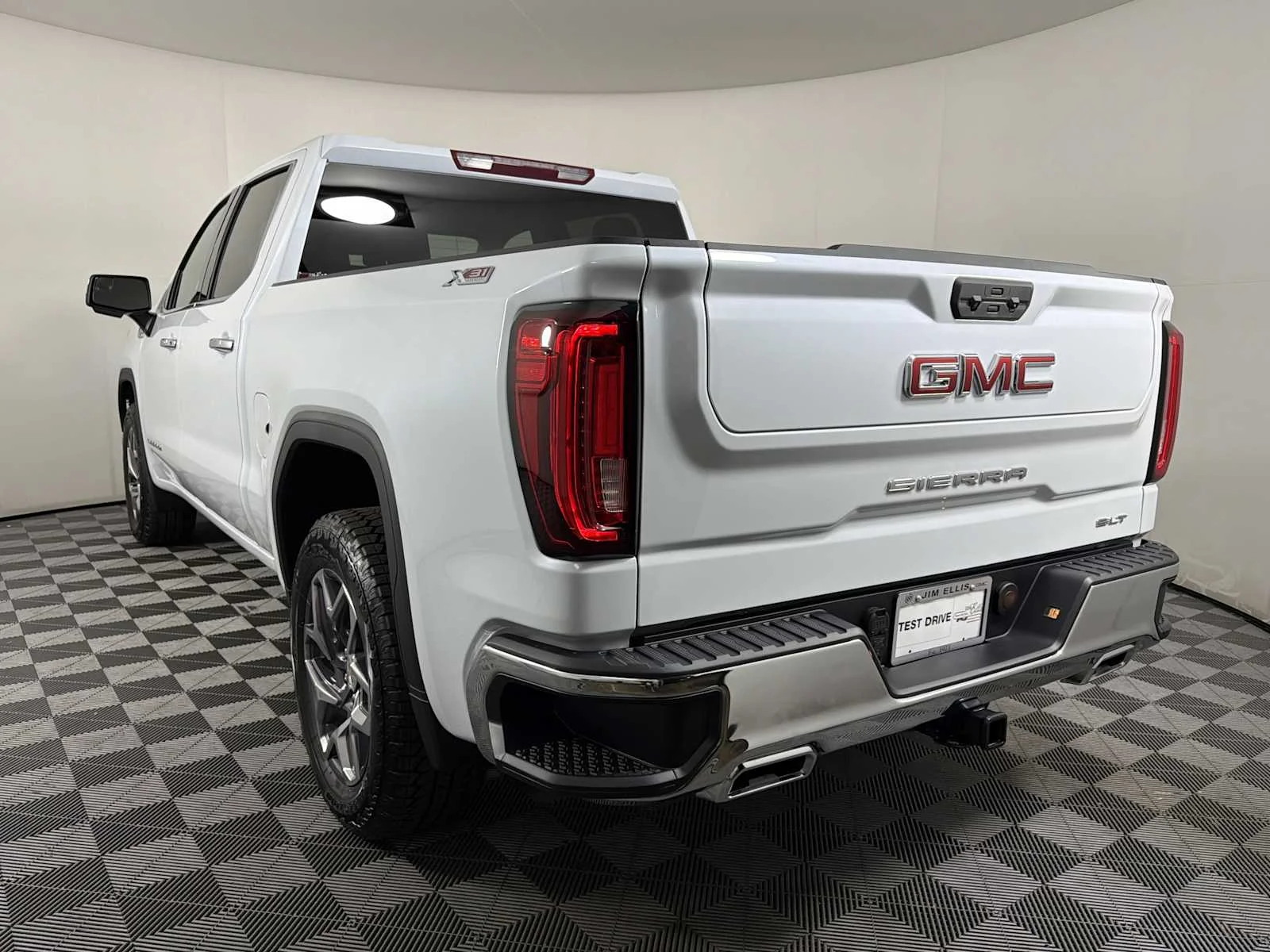New 2026 Glacier White Tricoat GMC SLT image 4