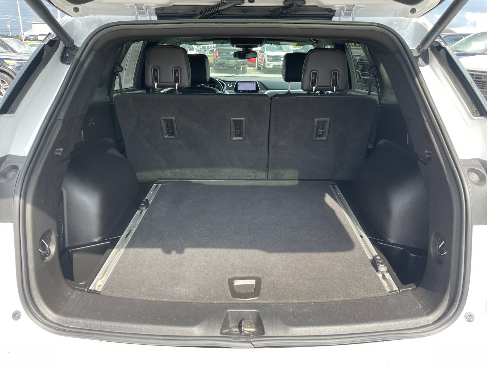 Used 2021 IRIDESCENT PEARL TRICOAT Chevrolet Premier image 16