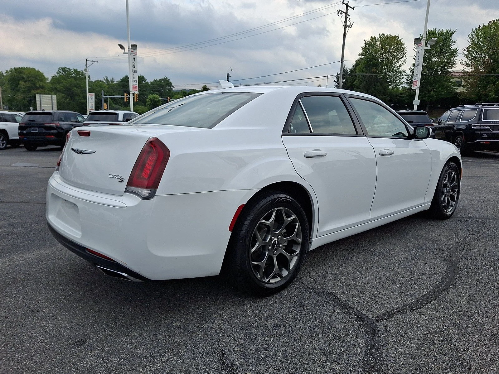 Used 2015 Bright White Clearcoat Chrysler 300S image 7