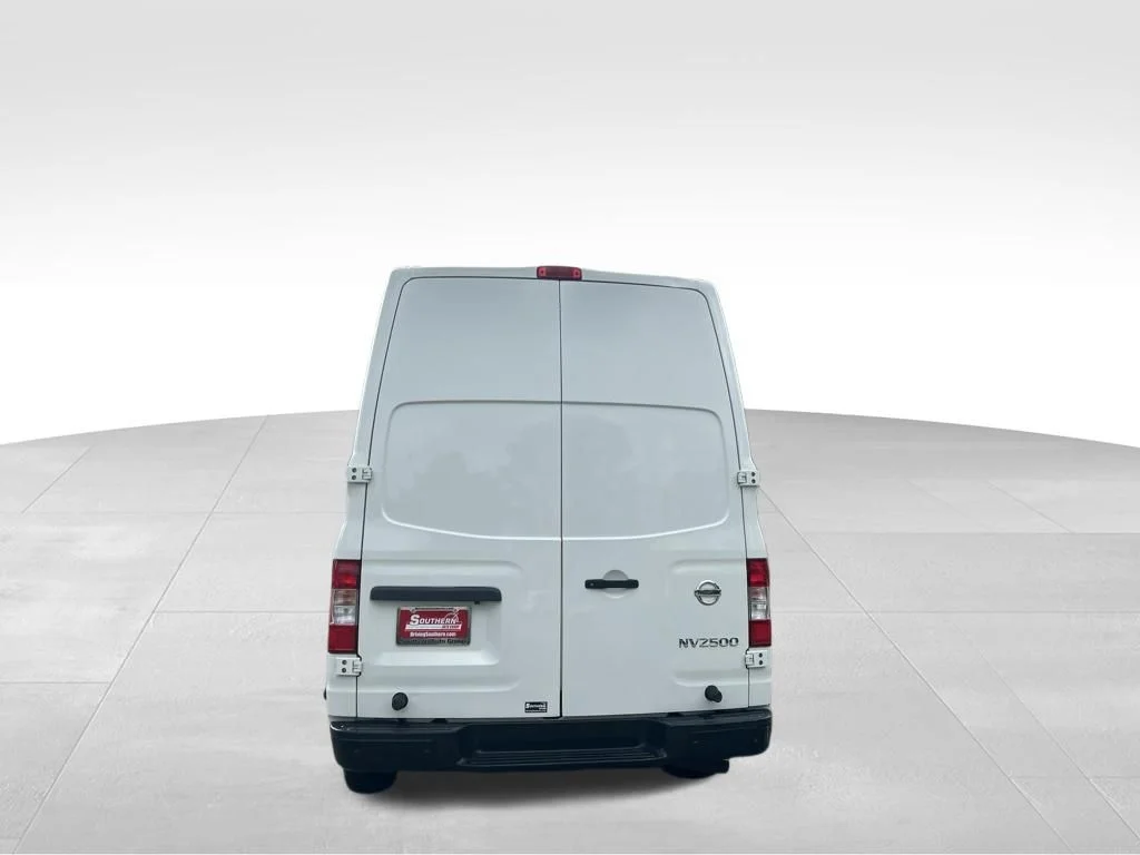 Used 2020 Glacier White Nissan SV image 4