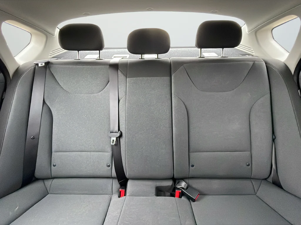 Used 2025 White Kia LXS image 29