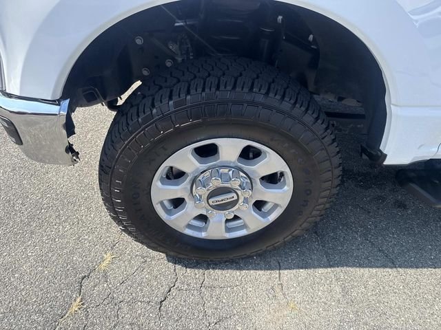 Used 2023 Oxford White Ford XLT image 10