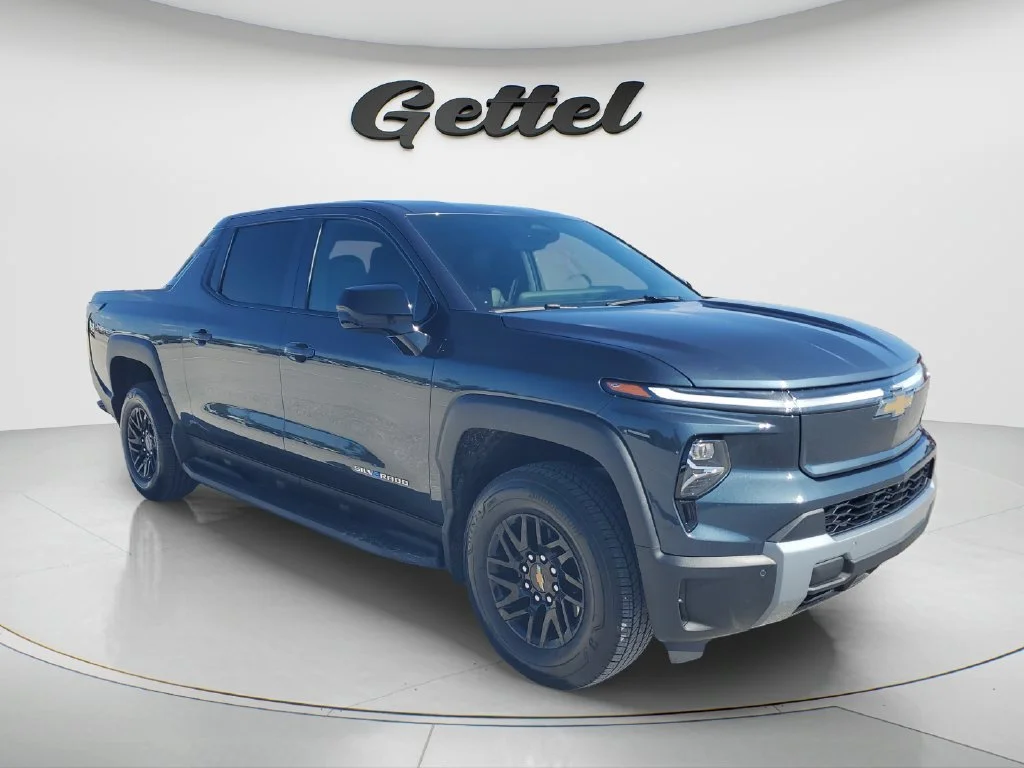 Used 2026 Blue Smoke Metallic Chevrolet LT - Standard Range image 10