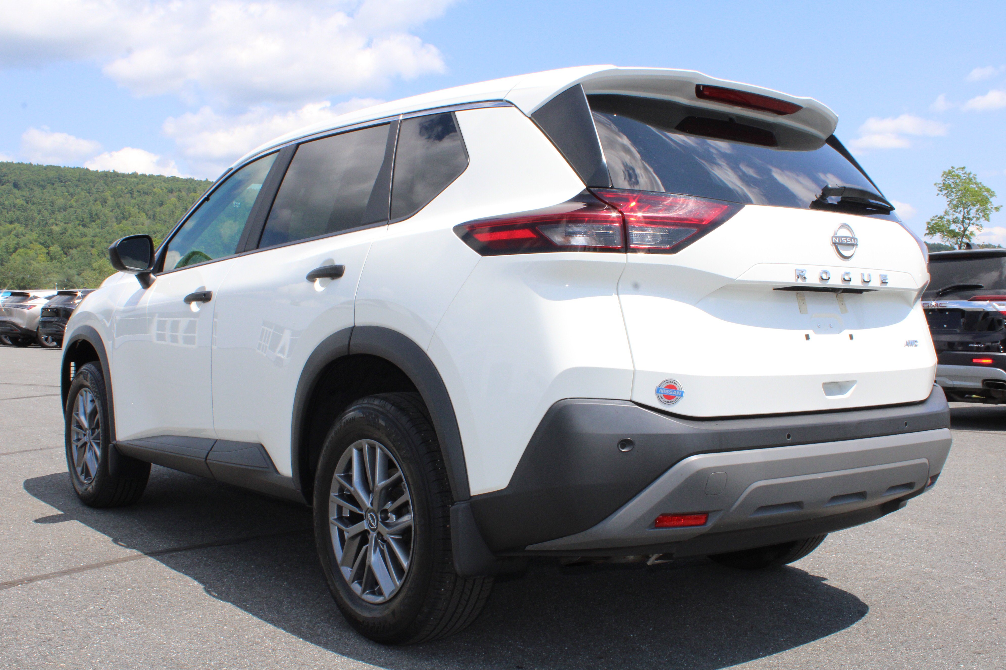 Used 2023 Glacier White Nissan S image 11