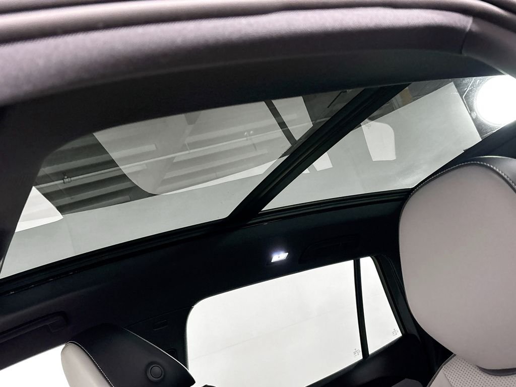 New 2026 Avocado Green w/Deep Black Roof Volkswagen SE R-Line Black image 18
