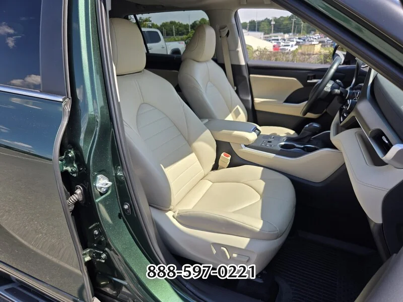 Used 2025 Cypress TOYOTA XLE image 19