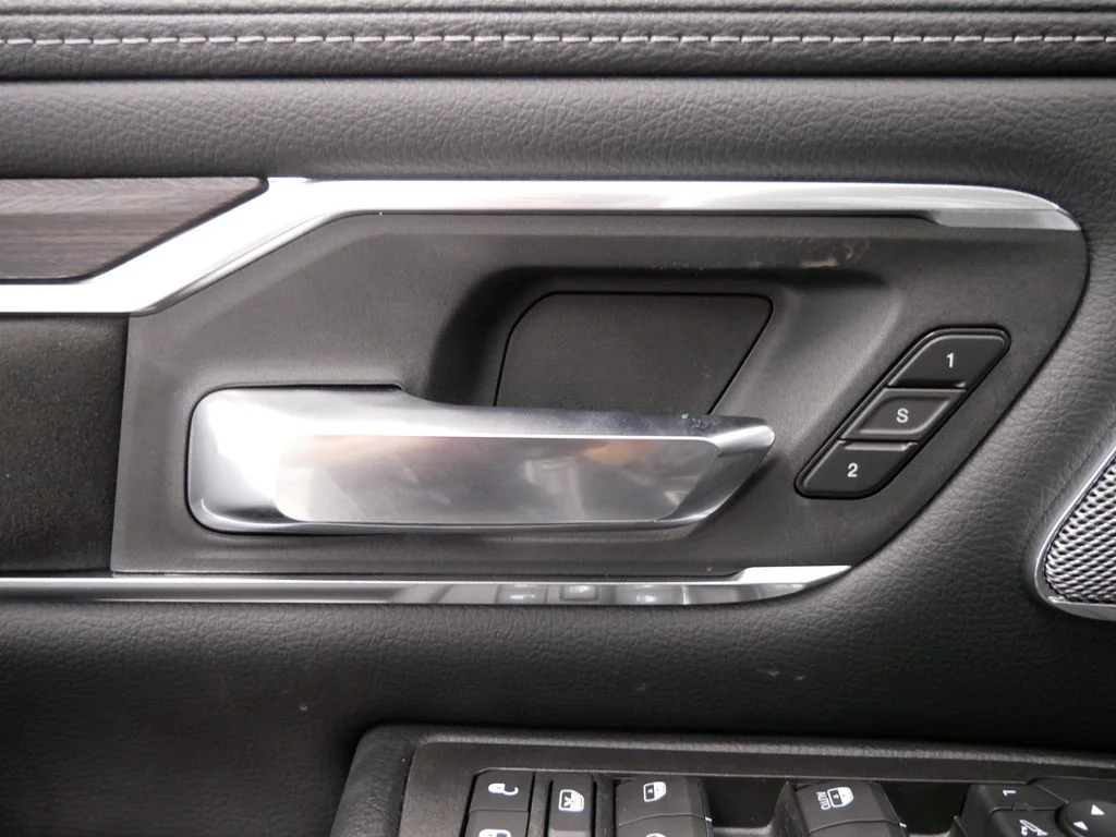 New 2026 Silver Zynith Exterior Paint Ram Laramie image 20