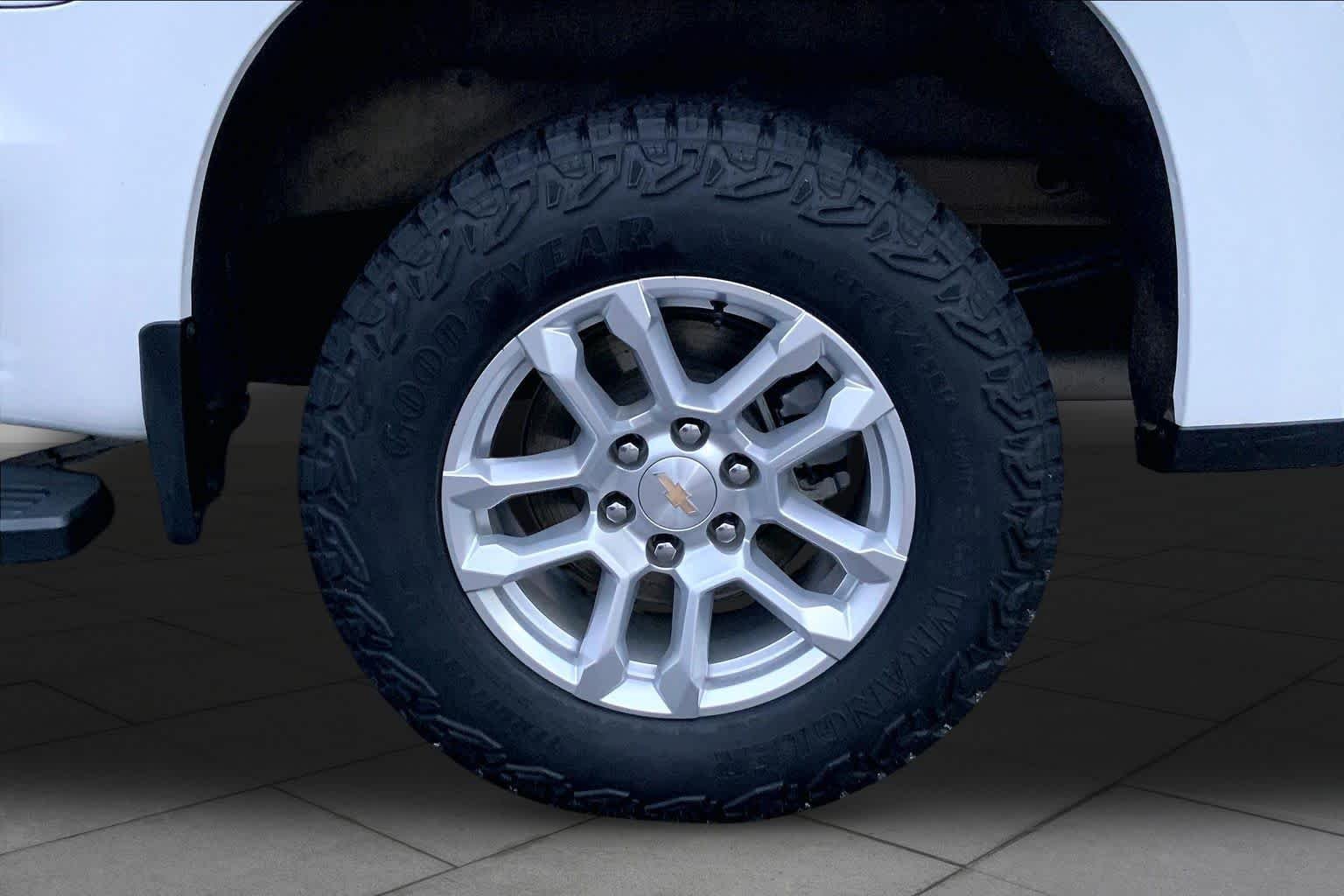 Used 2025 Summit White Chevrolet LTZ image 11