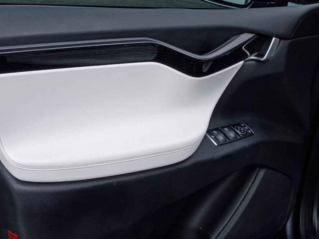 2020 Tesla Model X Long Range - Photo 15