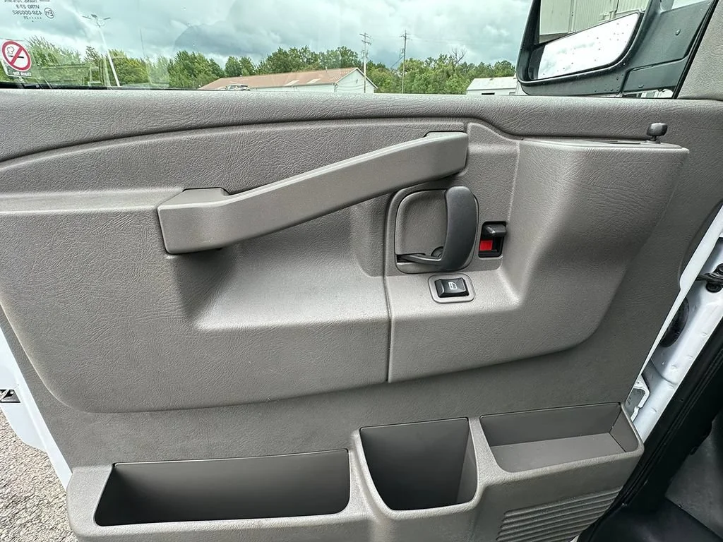 Used 2025 Summit White GMC Work Van image 25