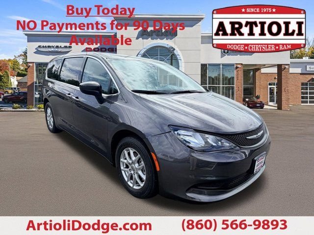 2022 Chrysler Voyager LX's photo