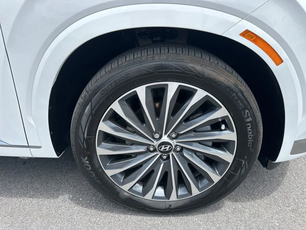 Used 2025 White Hyundai Calligraphy image 14