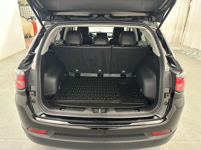 Used 2022 Black Jeep Latitude Lux image 23