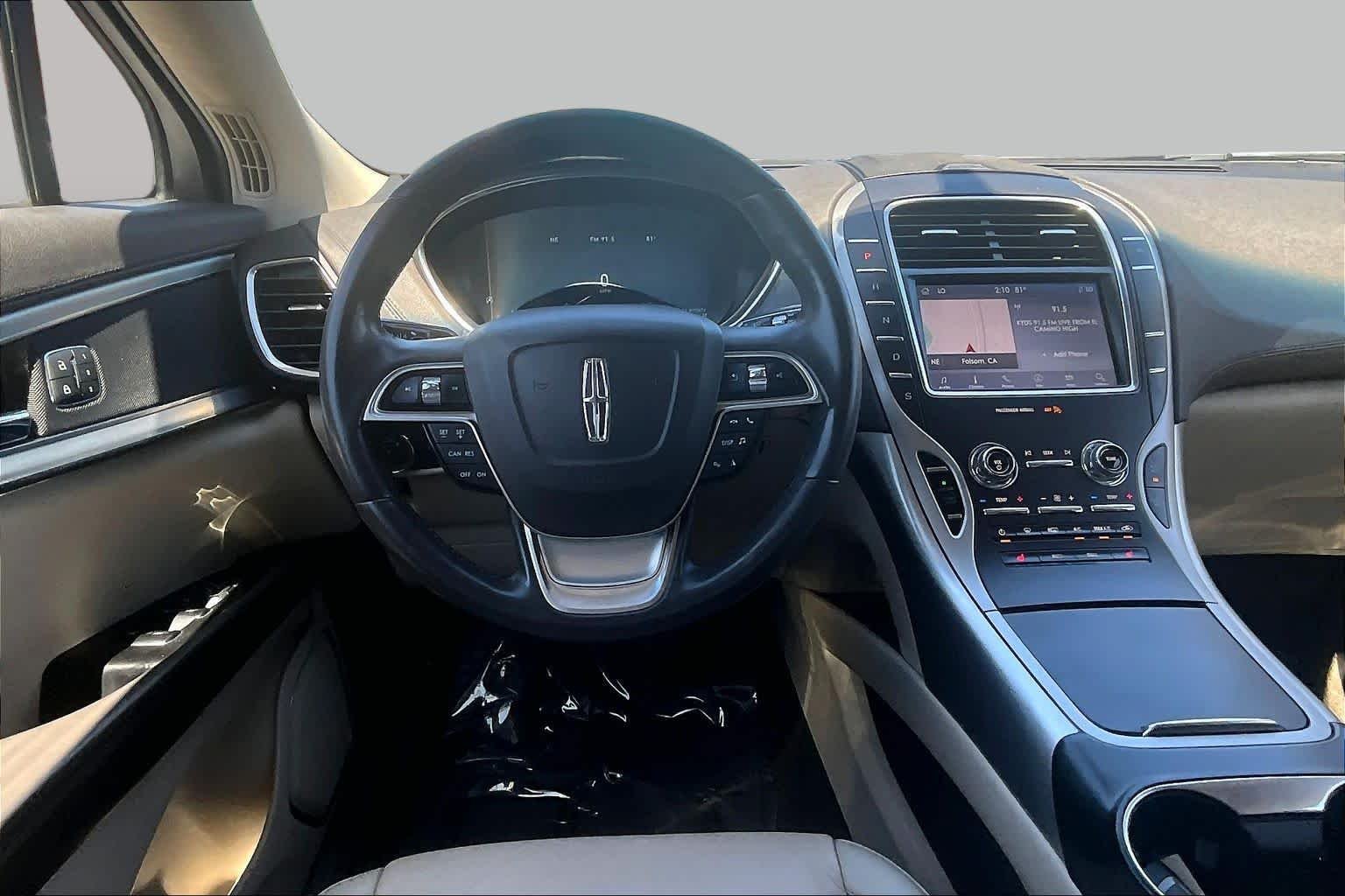 Used 2020 Pristine White Lincoln Standard image 5