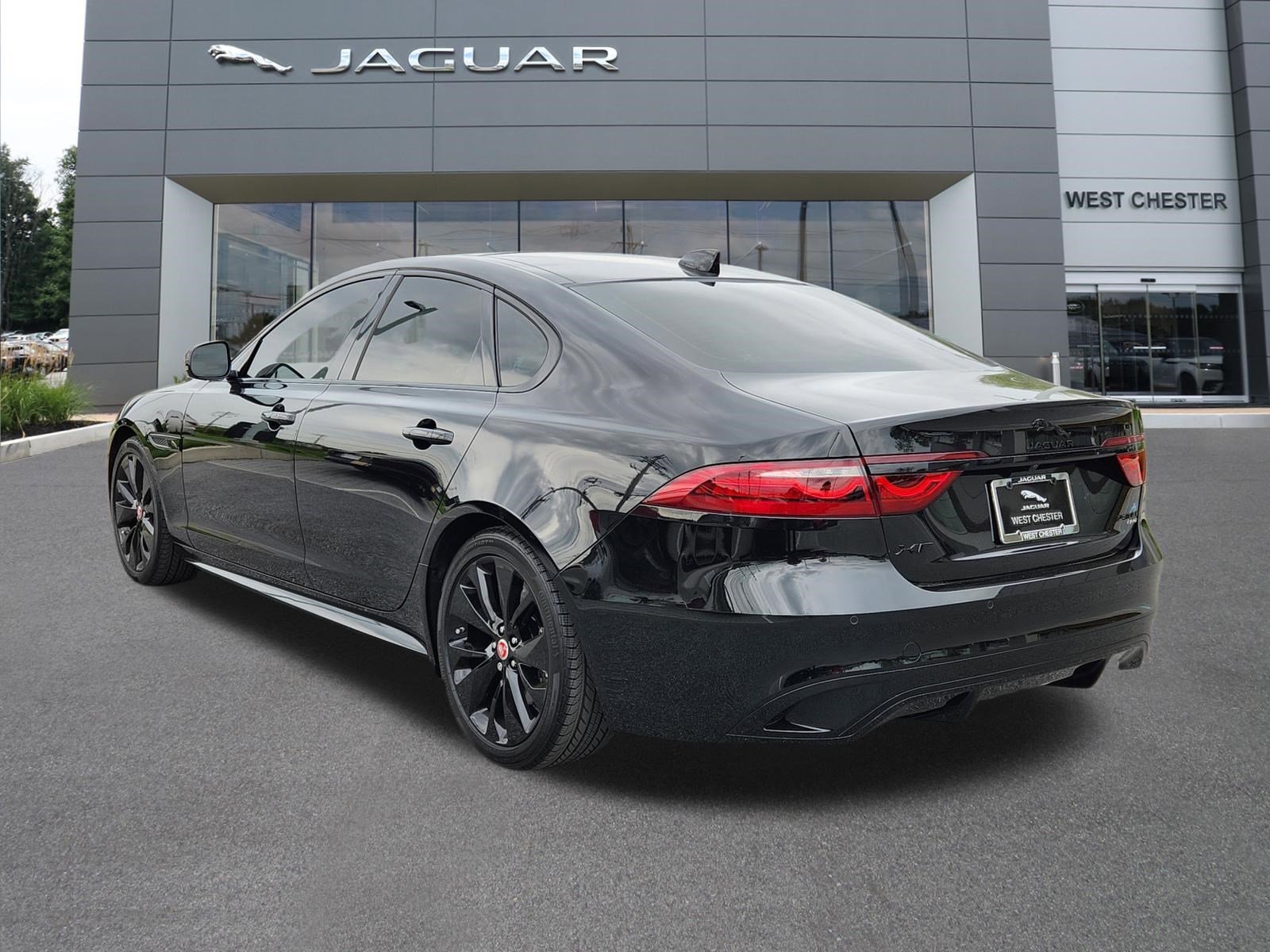 Certified Used 2022 Santorini Black Jaguar R-Dynamic SE image 3