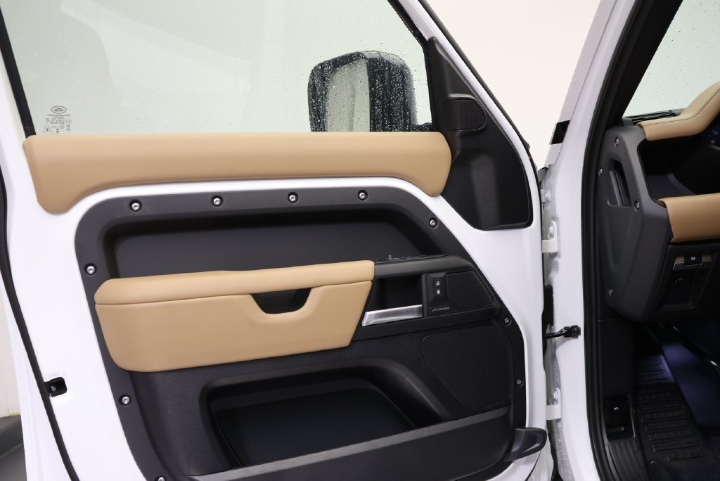 New 2026 Fuji White LAND ROVER S image 26
