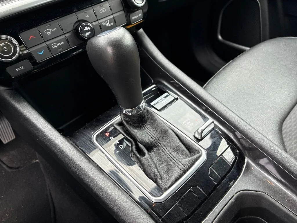 Used 2024 Black Jeep Latitude image 16