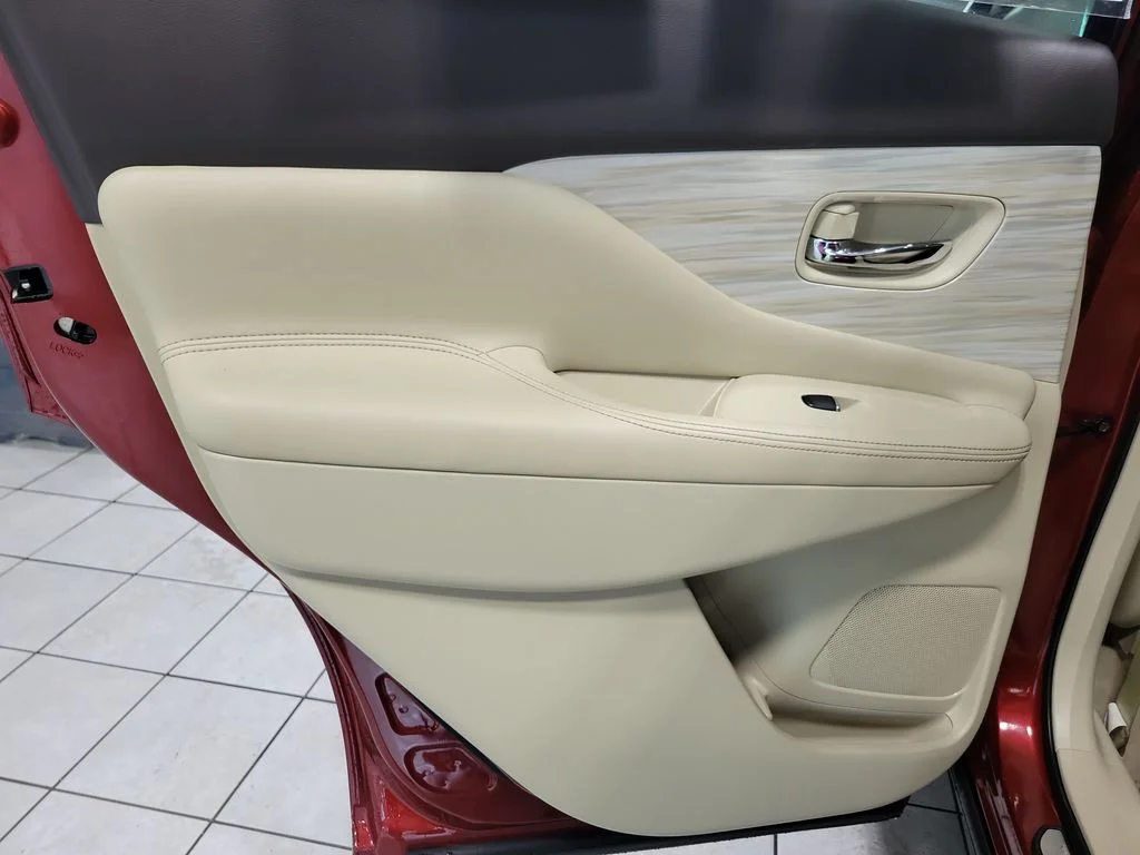 Used 2015 Red Nissan Platinum image 29