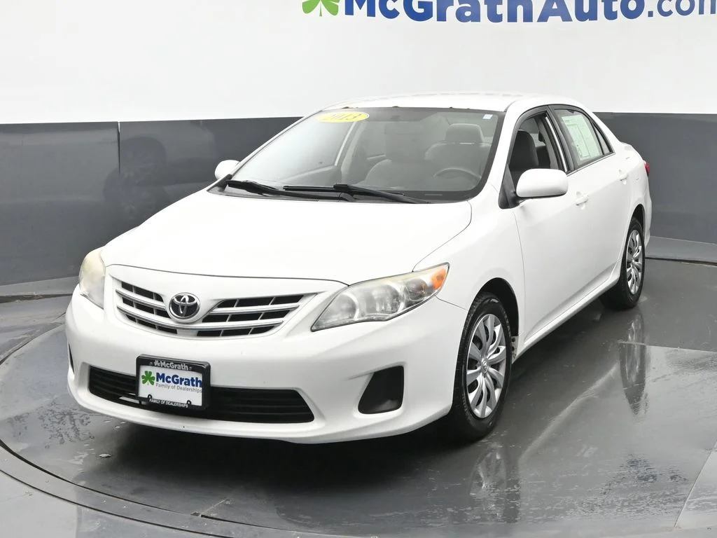 Used 2013 White Toyota LE image 20