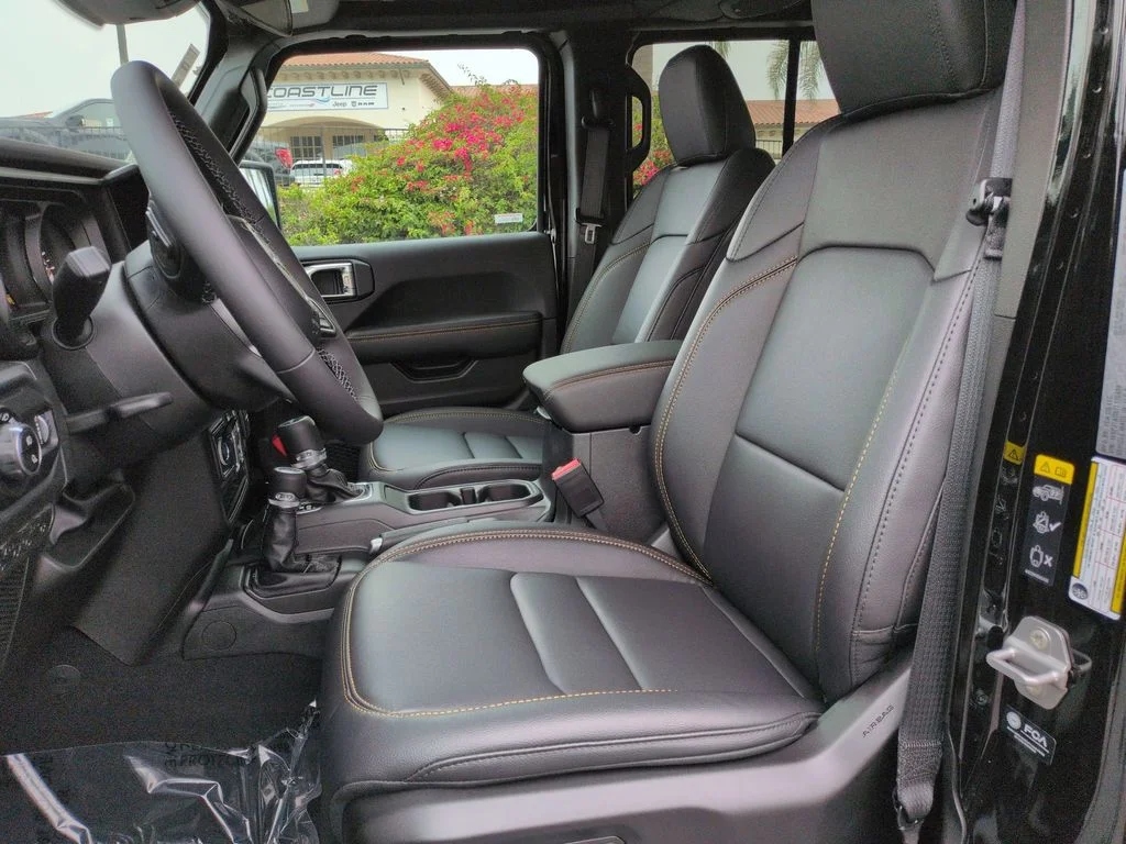 New 2026 Black Clear-Coat Exterior Paint Jeep Sahara image 11