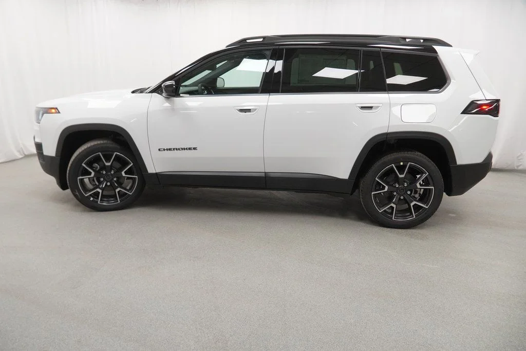 New 2026 Bright White Clear-Coat Exterior Paint Jeep Overland image 14