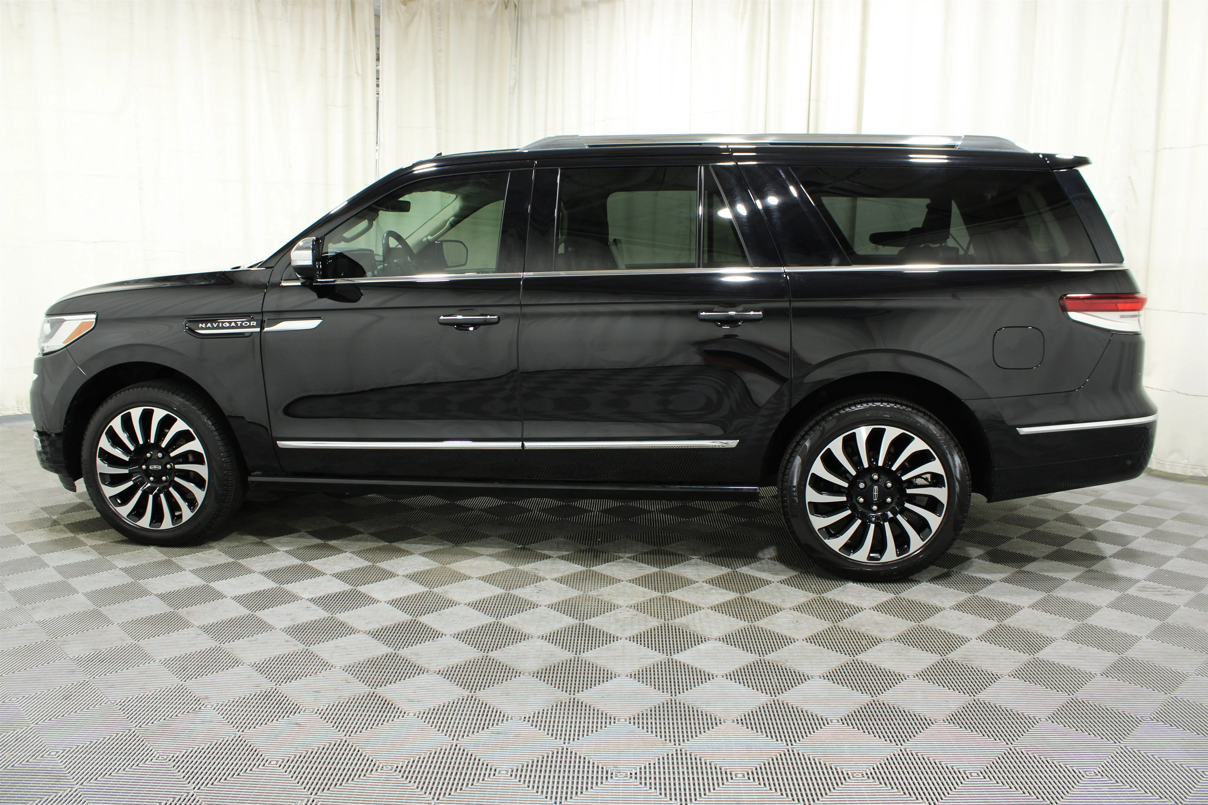 Used 2023 Infinite Black Metallic Clearcoat Lincoln Black Label image 58