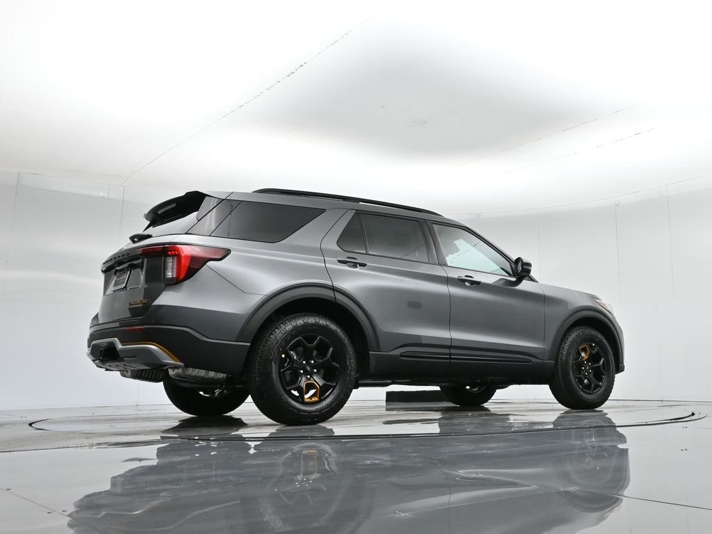 New 2026 Carbonized Gray Metallic Ford Tremor image 55