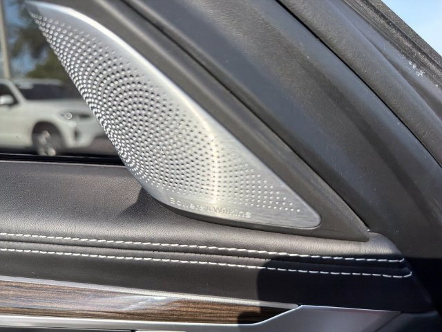 Used 2022 Black Sapphire Metallic BMW M760i xDrive image 27
