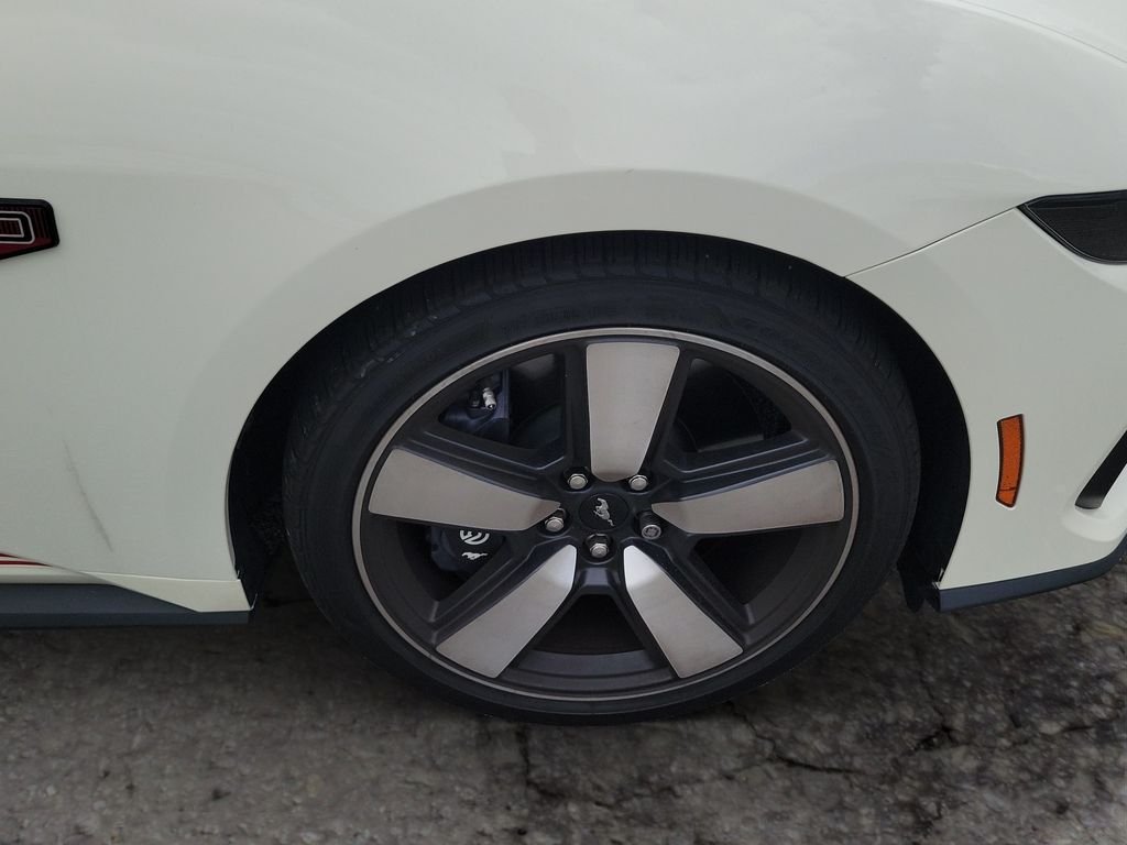 Used 2025 Wimbledon White Ford GT Premium image 15