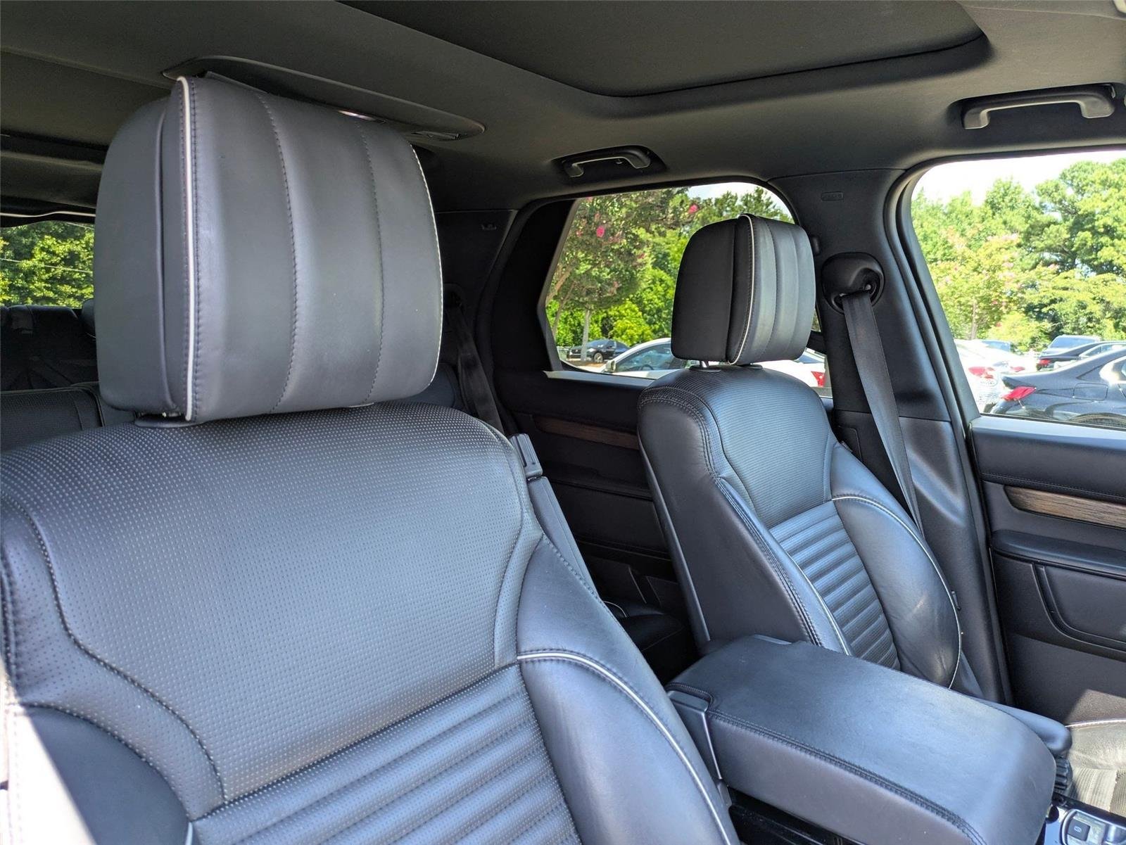 Used 2018 Fuji White Land Rover HSE Luxury image 42