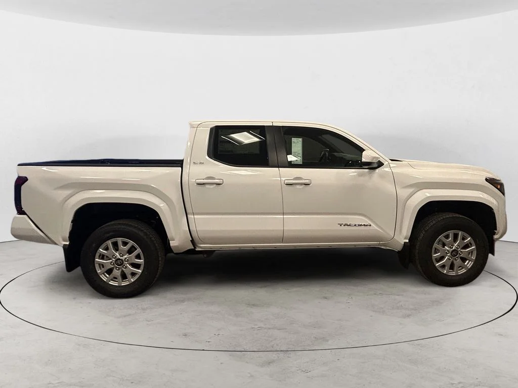 New 2026 Ice Cap Toyota SR5 image 6