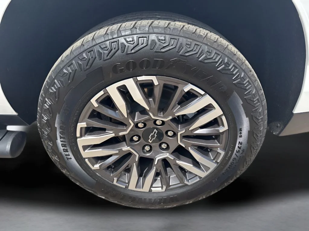 Used 2025 Beige Chevrolet Z71 image 39